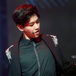 [백현] 큥이 <b>재킷</b> 확 제껴진거 