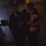 [EXO] 다리절뚝거리면서 <b>캔디</b>안고오는거..