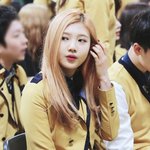 <b>밝은색</b>으로 염색한 조이 어제자 직찍