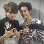 [인피니트] 동우 왼쪽(손)에 까르띠에반지.팔찌무슨색깔이에요?
