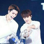 [EXO] 스탠딩 신발 올린애인데