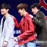 뜬금없는 <b>포즈</b>한 강하늘-이준호-김우빈