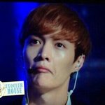 [EXO] 근데 매장가면직원따라다니는거