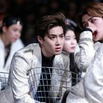 [EXO] 존나뜬금인데 애들 <b>술버릇</b> 뭘까