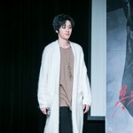 쇼케이스에서 <b>니엘</b> 포즈........