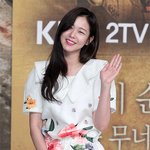 파랑새의 집 <b>제작</b>발표회 경수진 원피스, 경수진 구두