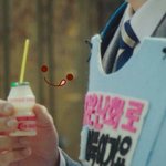 [찬열] 요구르트에 <b>빨대</b> 꽂아 먹는 