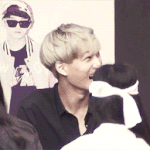 [EXO] 김종인 팬 무슨<b>복장</b>보고 웃는거임???