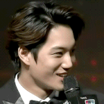 [EXO] 장난치는 <b>아내</b>보고웃는 종인이