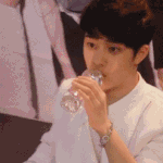 [EXO] 물마시다_내얼굴본_경수.<b>gif</b>