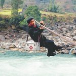 [검객] 줄타기를 하는 의사