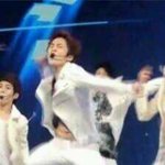 [EXO] 내일 학교 사복입고 가는 사람있어??