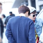 [EXO] <b>뒷주머니</b>에 손넣는 경수....