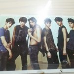 [EXO] 숙제하다 <b>책상</b>에 있는 애들 사진 보는데ㅋㅋㅋ