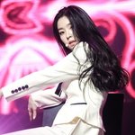 무대위 걸그룹의 <b>강렬</b>한 눈빛