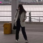 [여자연예인] 파리 패션쇼가는 머리가 부시시한 정려원 공항영상