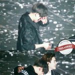 [EXO] 애들 <b>자켓</b> 공굿에파는거였구나..