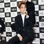 [EXO] 헐 야 이거 종인이 왼쪽에 손 <b>파스</b>? 붕대아냐?