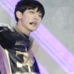 [EXO] 아 헤드폰끼고있어서 <b>귀아픔</b>