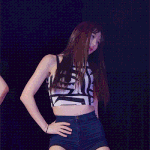 [19] 손 <b>대지</b> 않은 채...