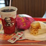<b>kfc</b>신메뉴 파버거 달달하니 맛있네여 !
