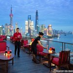 스카이 라운지 레스토랑과 바<b>bar</b>들