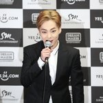 [시우민] 기자회견장에 요정<b>출몰</b> ㅎㅎ