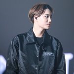 [EXO] 스탠딩에서 개인슬로건 어떻게 들고있음?