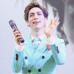 상큼한 <b>민트</b> 패션의 男아이돌