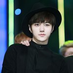 남자아이돌 무대위 <b>페도라</b> 패션