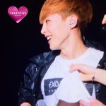 [EXO] 근데 보통 근육키우면 얼굴 늙는데