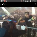 [EXO] 찬열이어머님이꽃<b>줄때</b>찬열이표정ㅜㅜ