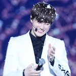 [수호] 웃는거 ㄹㅇ 핵예쁘다