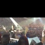[EXO] 이거네ㅋㅋㅋㅋ <b>찬열이</b>어머님 경수한테꽃줄ㅈ려다가