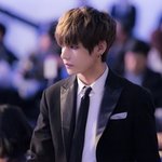 뷔......... 언제 이렇게 남자가 됐니......?