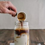 <b>캐러멜</b>이 들어간 달콤한 음식