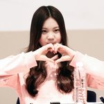 누가봐도 막내인 여자친구 <b>엄지</b>