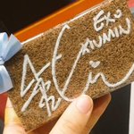 [시우민] (추가)영상회에서 나눠준 시우민생일떡 >.<
