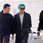 <b>민트</b>색 머리하고 공항에온 jyj 준수