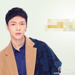 흑발로 염색한 레이