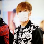 [시우민] 시우민!!!<b>동방</b>선배분들께받은자켓!