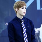 넥타이 멘 男아이돌들의 <b>자태</b>