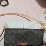 이모집에서 가방을 말없이 가져왔는데 이거 <b>모델명</b>이 뭐죠?