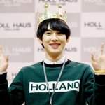 반짝반짝 <b>왕관</b> 쓴 남녀아이돌