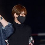 [카이] 손에 또 주섬주섬 들고 <b>대만</b>가는 종인이