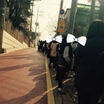 [시우민] ㅅㄷ 지금 <b>전시회</b> 커피줄인데ㅠㅠ