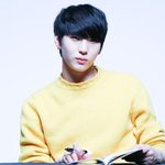 노란 <b>옷입</b>은 귀여운 男아이돌