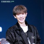 [EXO] 워터파크 갈<b>때</b> <b>렌즈</b> 껴도 되겠지?