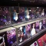 [EXO] 이거봐봐 중독때도 저렇게 팔았어~