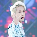느낌 있게 <b>손짓</b>하는 男아이돌